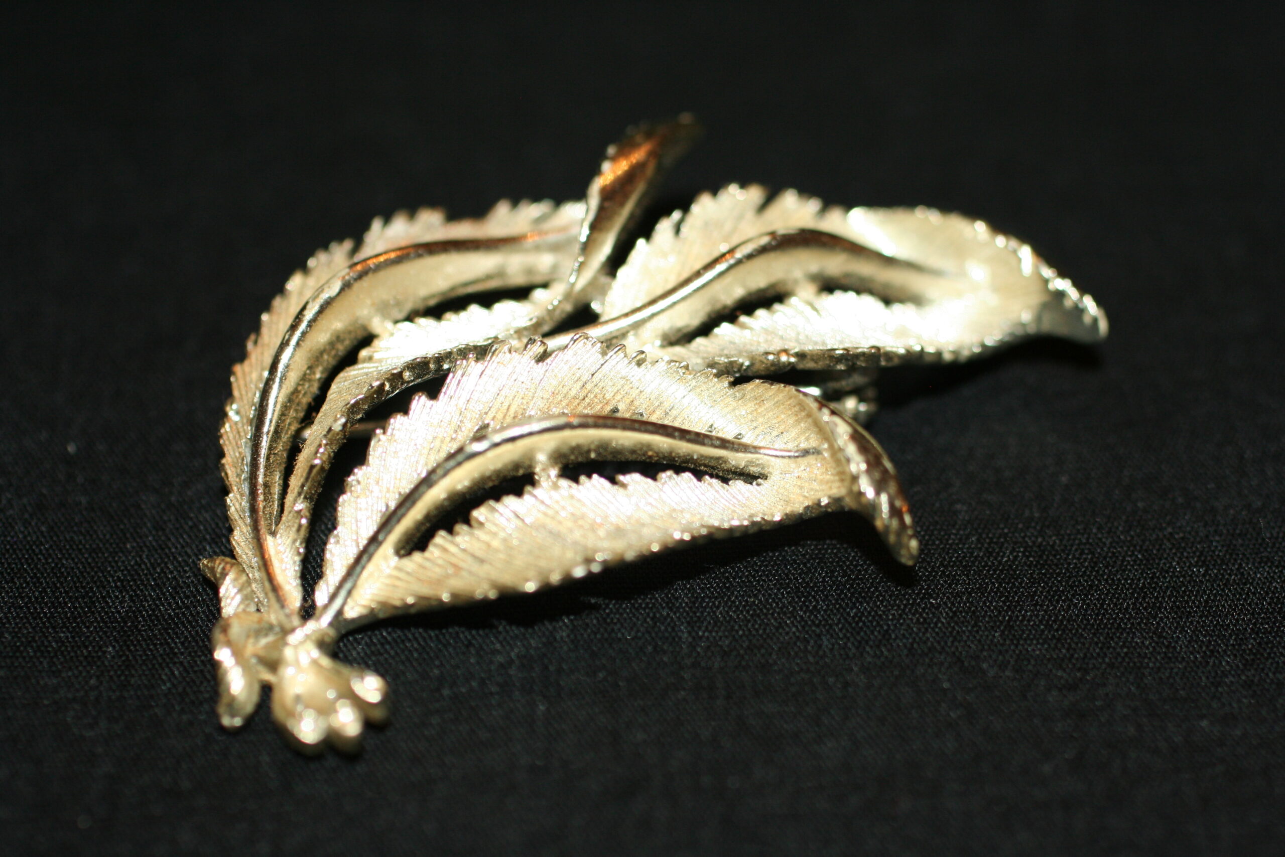Leaf Pin - Silver Finish